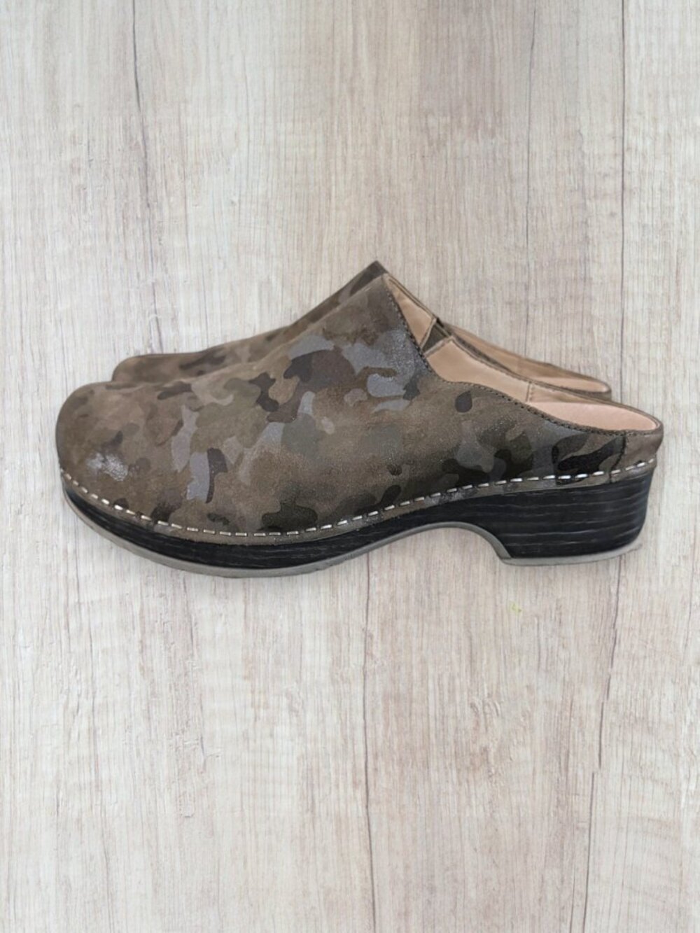 Dansko Brenda Clogs Camo Leather Mule Slip On Comfort Stapled EU 38 US 7.5 8